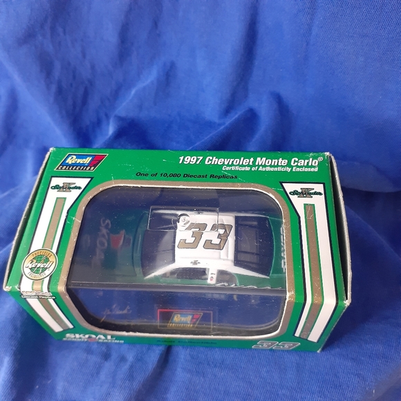 NIB Revell Nascar #33 Ken Schrader 1997 Skoal Bandit Racing Chev $12.50 🇨🇦SHIP - Picture 12 of 15